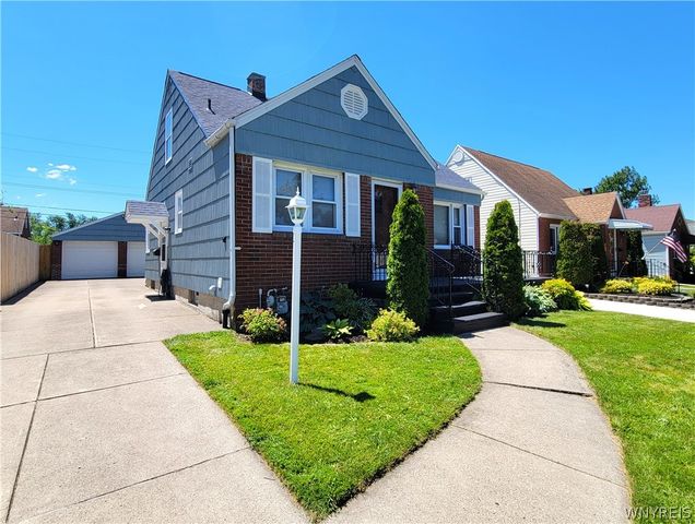 204 Renwood Avenue, Tonawanda, NY 14217
