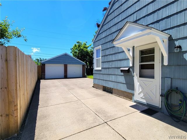 204 Renwood Avenue, Tonawanda, NY 14217