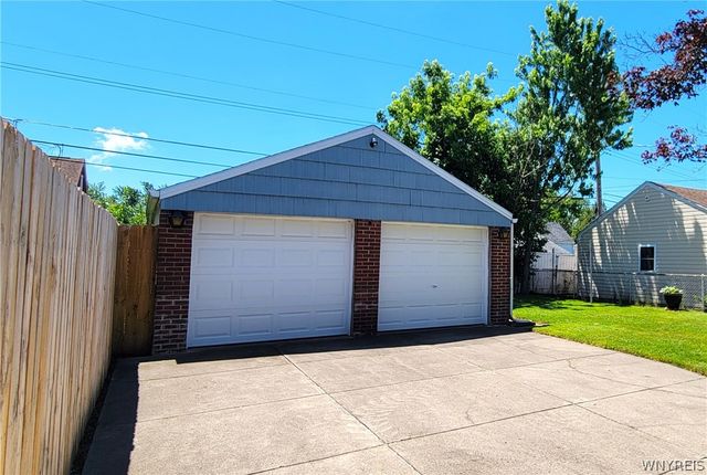 204 Renwood Avenue, Tonawanda, NY 14217