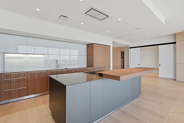 4849 N Camelback Rdg Drive B302, Scottsdale, AZ 85251