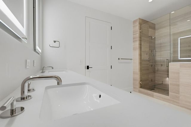 4849 N Camelback Rdg Drive B302, Scottsdale, AZ 85251