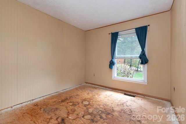 71 Cub Road, Asheville, NC 28806