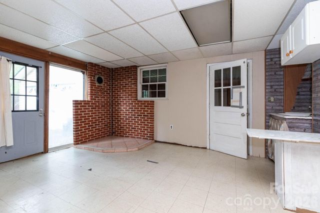 71 Cub Road, Asheville, NC 28806