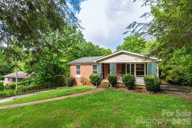 71 Cub Road, Asheville, NC 28806