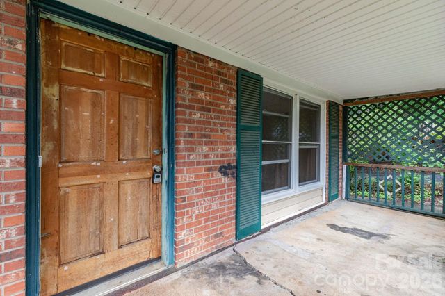 71 Cub Road, Asheville, NC 28806