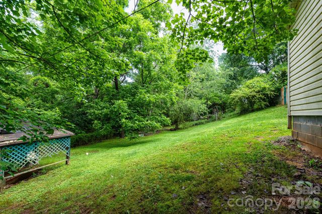 71 Cub Road, Asheville, NC 28806
