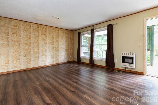 71 Cub Road, Asheville, NC 28806