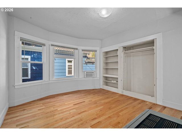 535 Ne KNOTT St, Portland, OR 97212