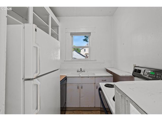 535 Ne KNOTT St, Portland, OR 97212