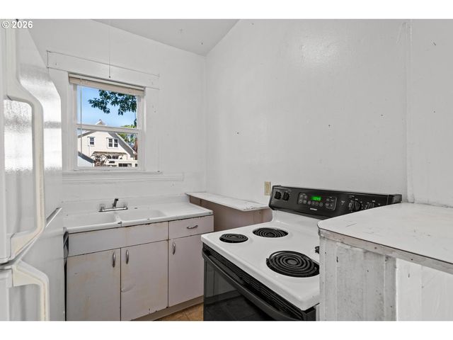 535 Ne KNOTT St, Portland, OR 97212