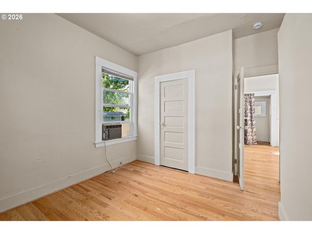 535 Ne KNOTT St, Portland, OR 97212