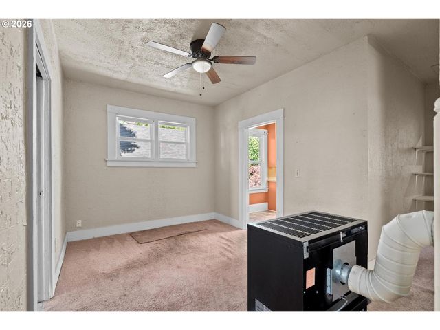 535 Ne KNOTT St, Portland, OR 97212