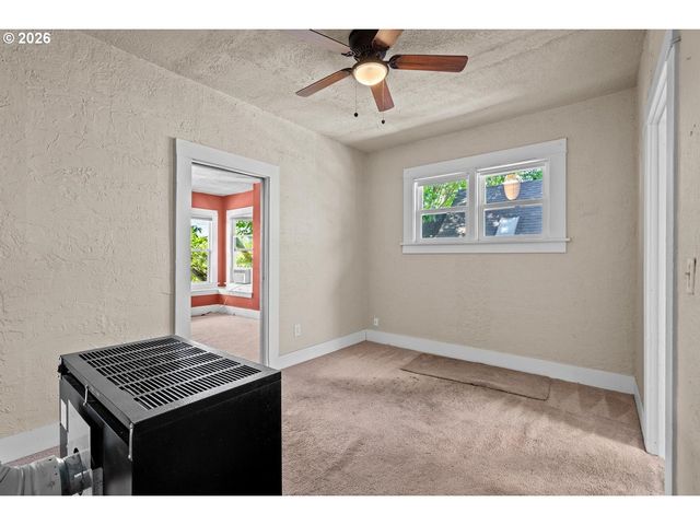 535 Ne KNOTT St, Portland, OR 97212