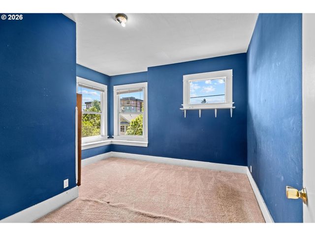 535 Ne KNOTT St, Portland, OR 97212