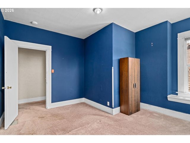 535 Ne KNOTT St, Portland, OR 97212