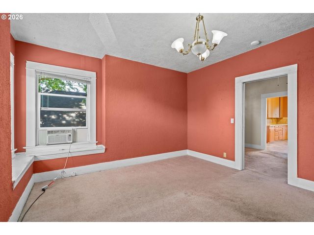 535 Ne KNOTT St, Portland, OR 97212
