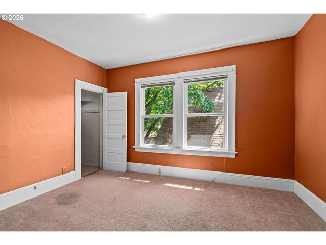535 Ne KNOTT St, Portland, OR 97212