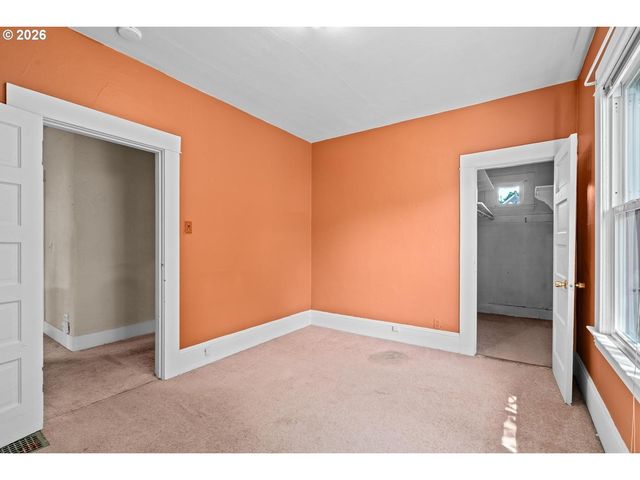 535 Ne KNOTT St, Portland, OR 97212