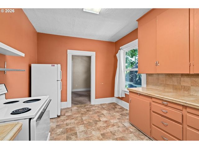 535 Ne KNOTT St, Portland, OR 97212