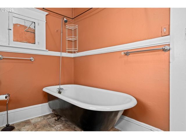 535 Ne KNOTT St, Portland, OR 97212