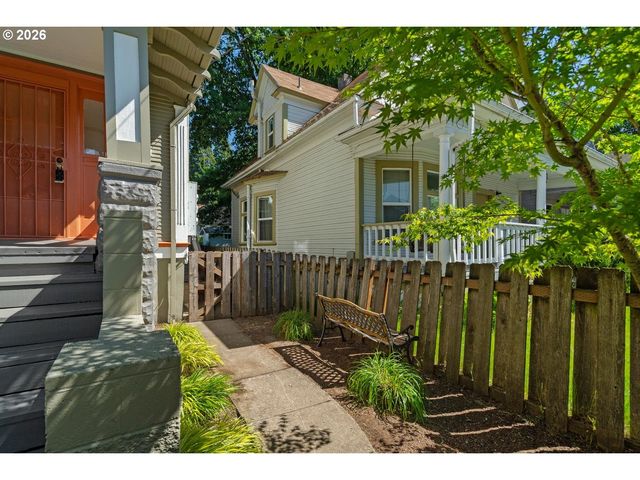 535 Ne KNOTT St, Portland, OR 97212