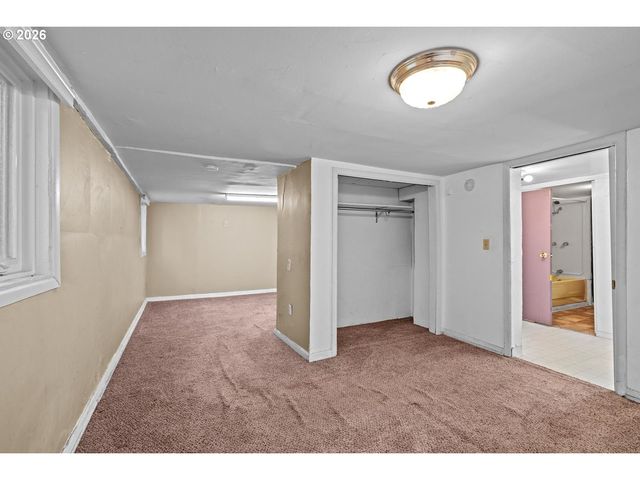 535 Ne KNOTT St, Portland, OR 97212