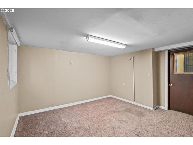 535 Ne KNOTT St, Portland, OR 97212