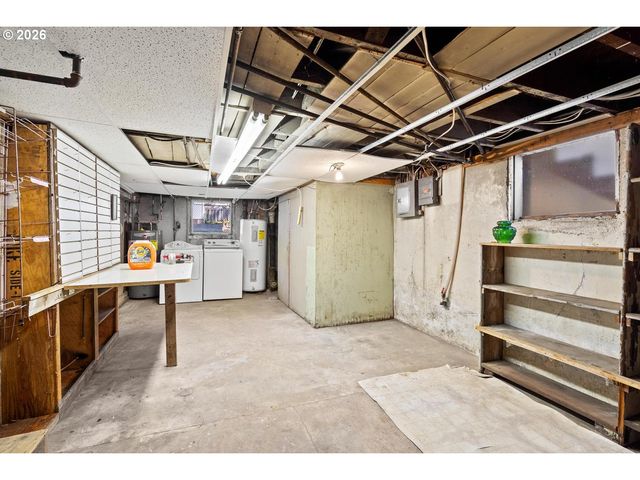 535 Ne KNOTT St, Portland, OR 97212