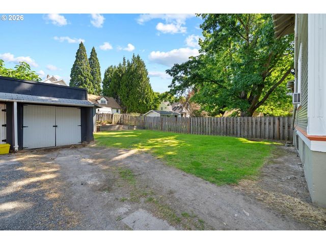 535 Ne KNOTT St, Portland, OR 97212