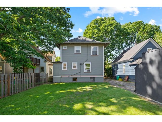 535 Ne KNOTT St, Portland, OR 97212