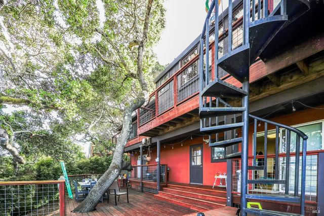 11 Green Point Ln, Novato, CA 94945