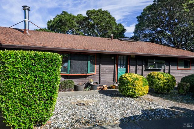 11 Green Point Ln, Novato, CA 94945