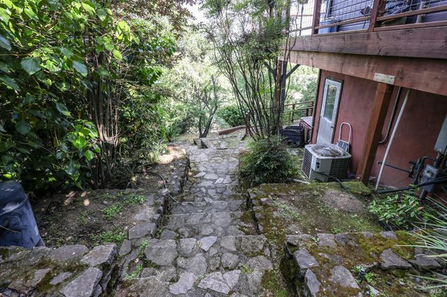 11 Green Point Ln, Novato, CA 94945