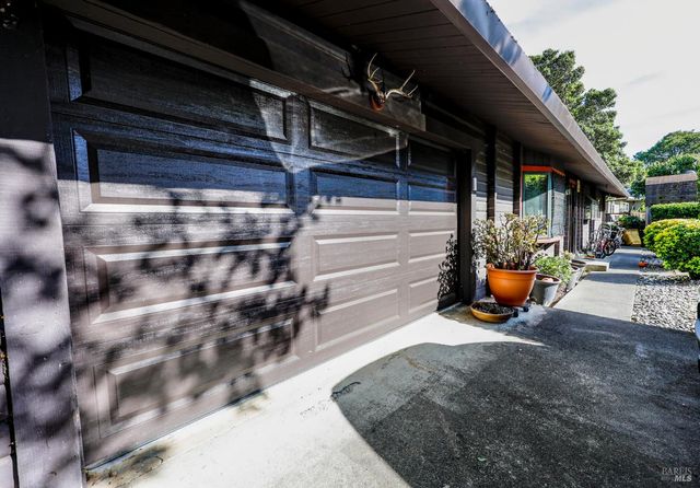 11 Green Point Ln, Novato, CA 94945