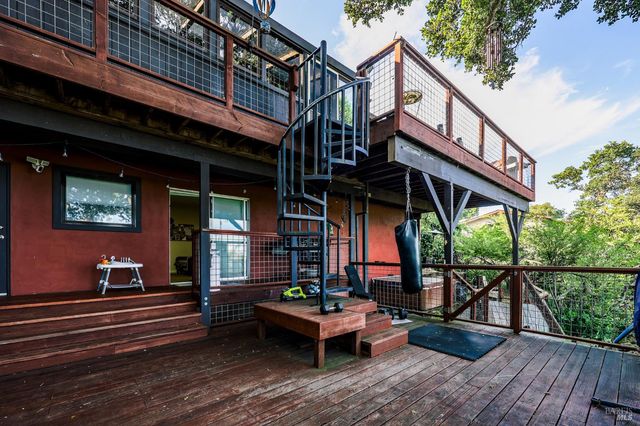 11 Green Point Ln, Novato, CA 94945