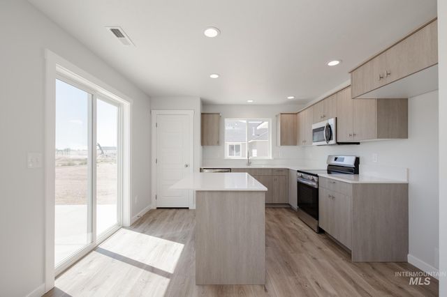 840 Strike Eagle St, Mountain Home, ID 83647