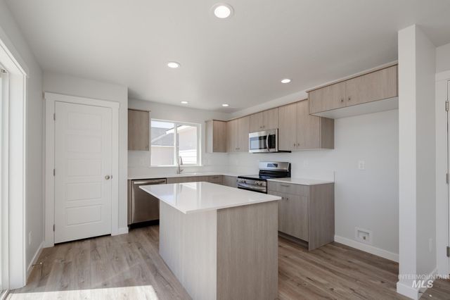 840 Strike Eagle St, Mountain Home, ID 83647