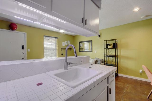 2302 East Side DR 20, Austin, TX 78704