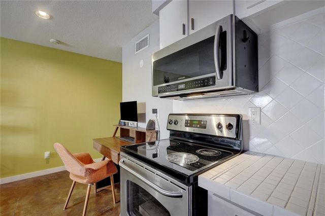 2302 East Side DR 20, Austin, TX 78704