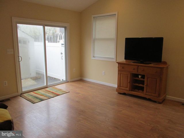 2127 GAYLAWN DR, Halethorpe, MD 21227