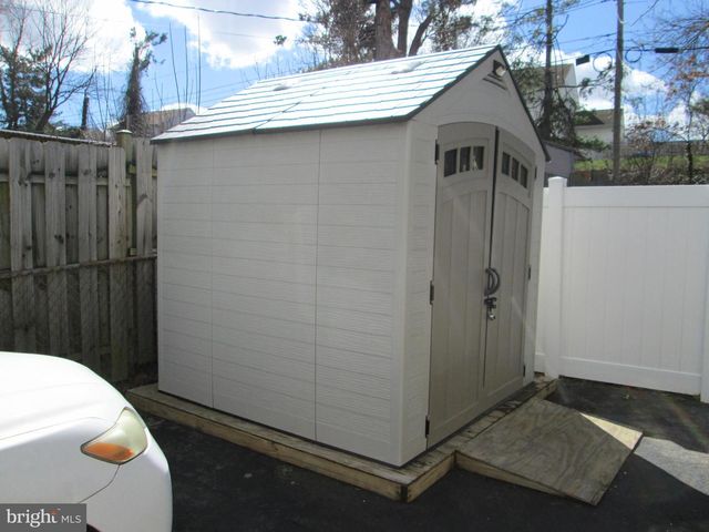 2127 GAYLAWN DR, Halethorpe, MD 21227