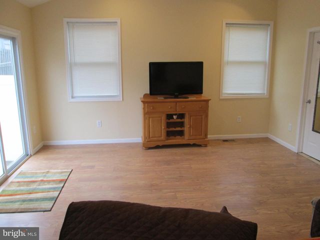 2127 GAYLAWN DR, Halethorpe, MD 21227