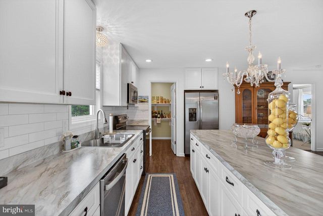 137 HOOVER RD, Woodstock, VA 22664
