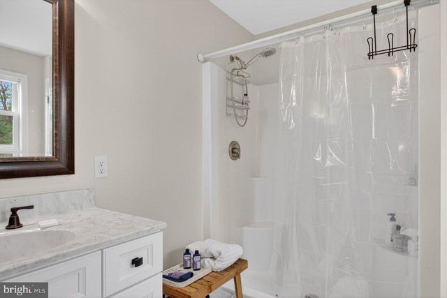 137 HOOVER RD, Woodstock, VA 22664