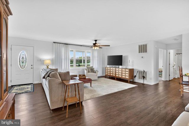 137 HOOVER RD, Woodstock, VA 22664