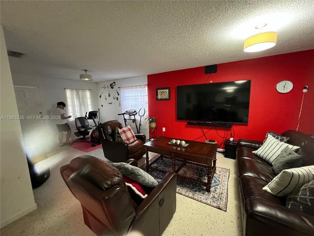 733 NW 33rd Ave, Miami, FL 33125