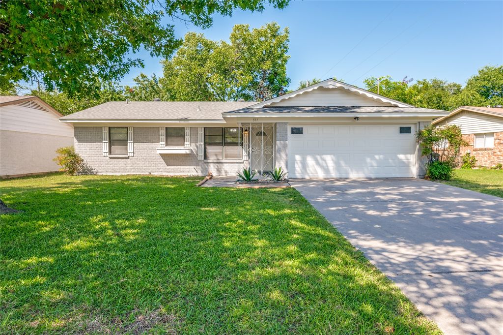 557 Hillery Street, Burleson, TX 76028