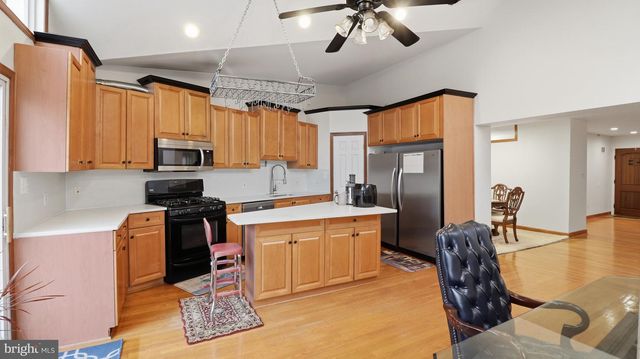 7607 BURNSIDE CT, Falls Church, VA 22043