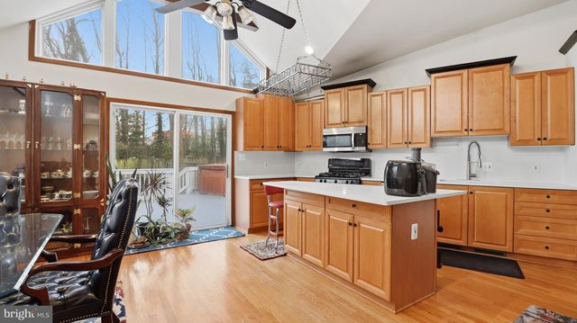 7607 BURNSIDE CT, Falls Church, VA 22043