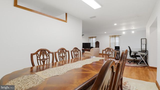 7607 BURNSIDE CT, Falls Church, VA 22043